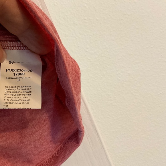 Cute sleeveless, hooded, T size medium - Picture 6 of 6